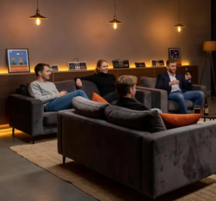 Strefa chillout z nastrojowym oświetleniem na mobilnym wydarzeniu "ONE MORE REP" TOMASZ SZYMAŃSKI